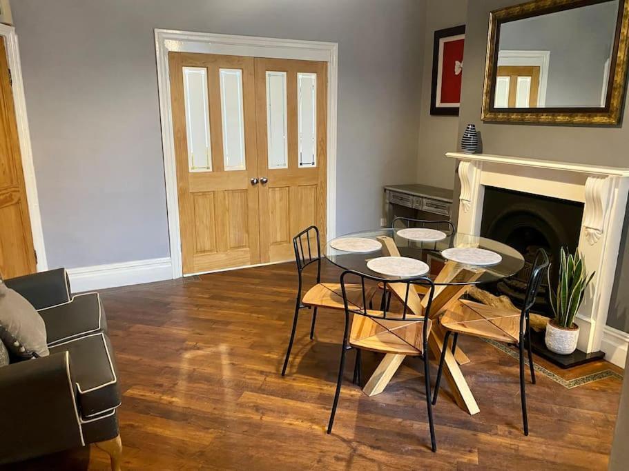 Spacious, Cosy 3 Bedroom House In Preston. 프레스턴 외부 사진
