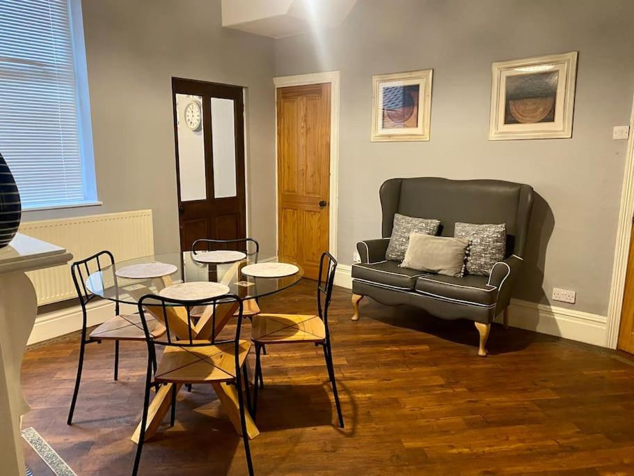 Spacious, Cosy 3 Bedroom House In Preston. 프레스턴 외부 사진