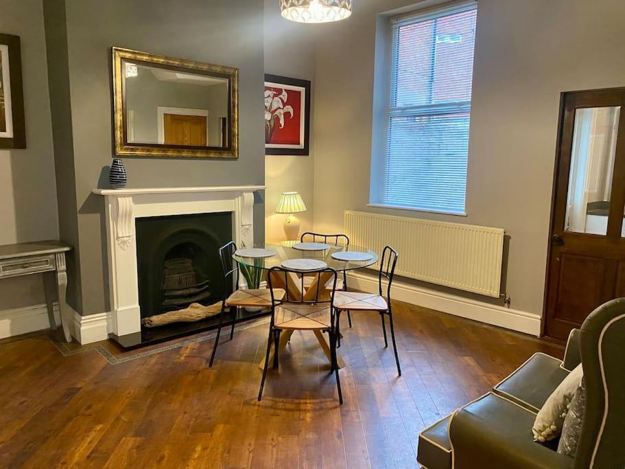 Spacious, Cosy 3 Bedroom House In Preston. 프레스턴 외부 사진