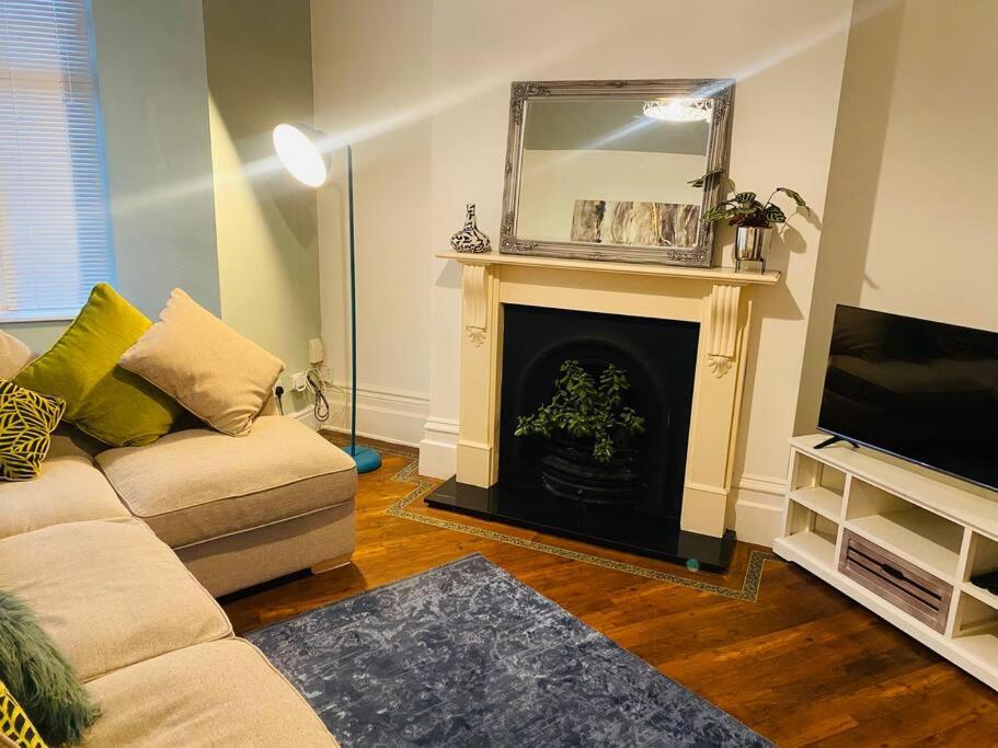 Spacious, Cosy 3 Bedroom House In Preston. 프레스턴 외부 사진